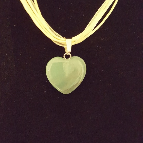 NWOT Green stone heart on 17" ribbon choker - Picture 4 of 4